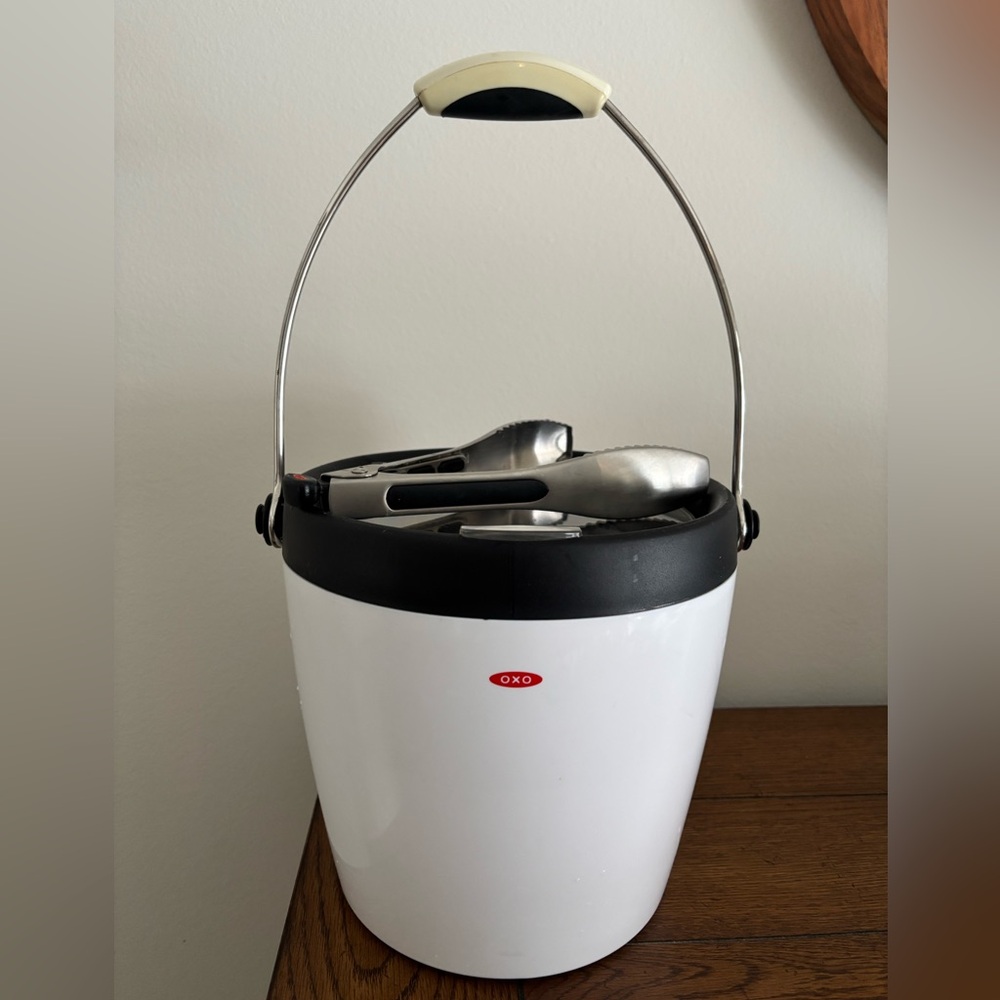 OXO Ice bucket with tongs